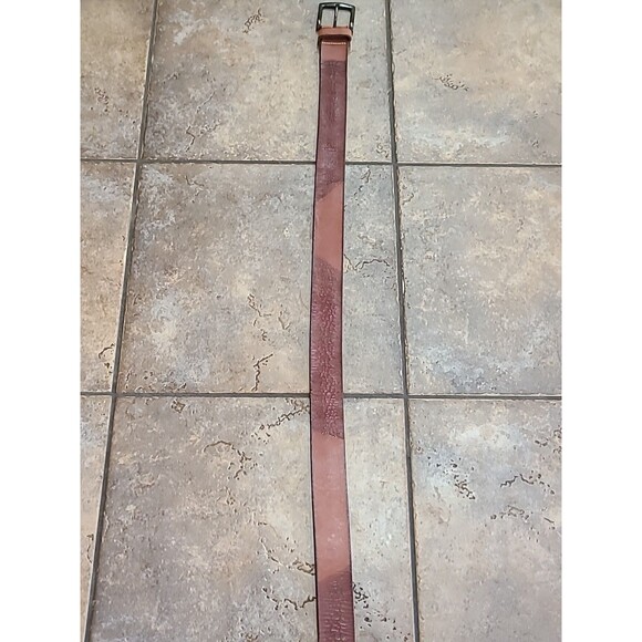 Margaritaville Island Reserve Brown Leather Belt 42" Carved Vertical Lines - Picture 6 of 8